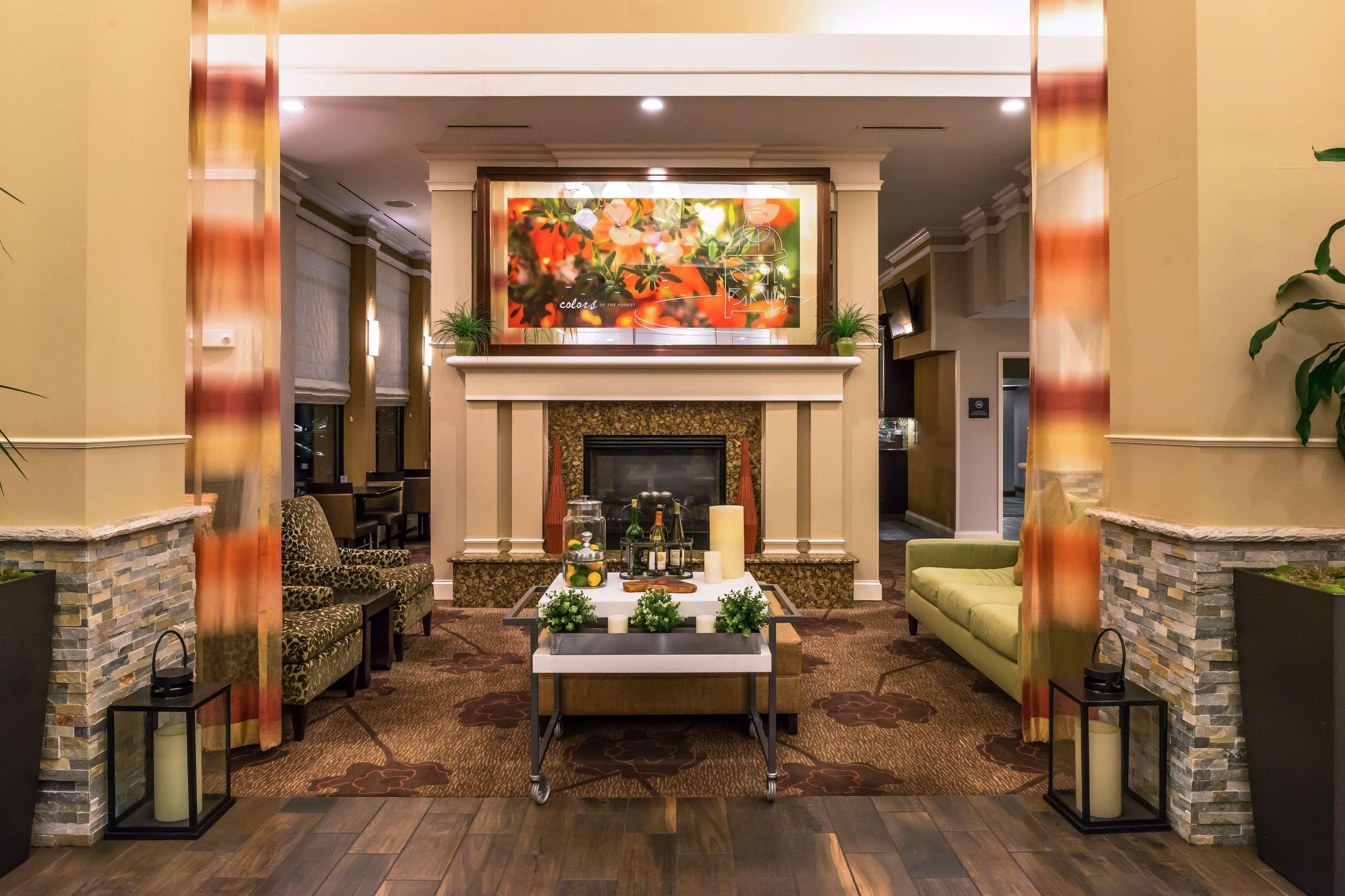 Hilton Garden Inn Detroit Southfield Exterior photo