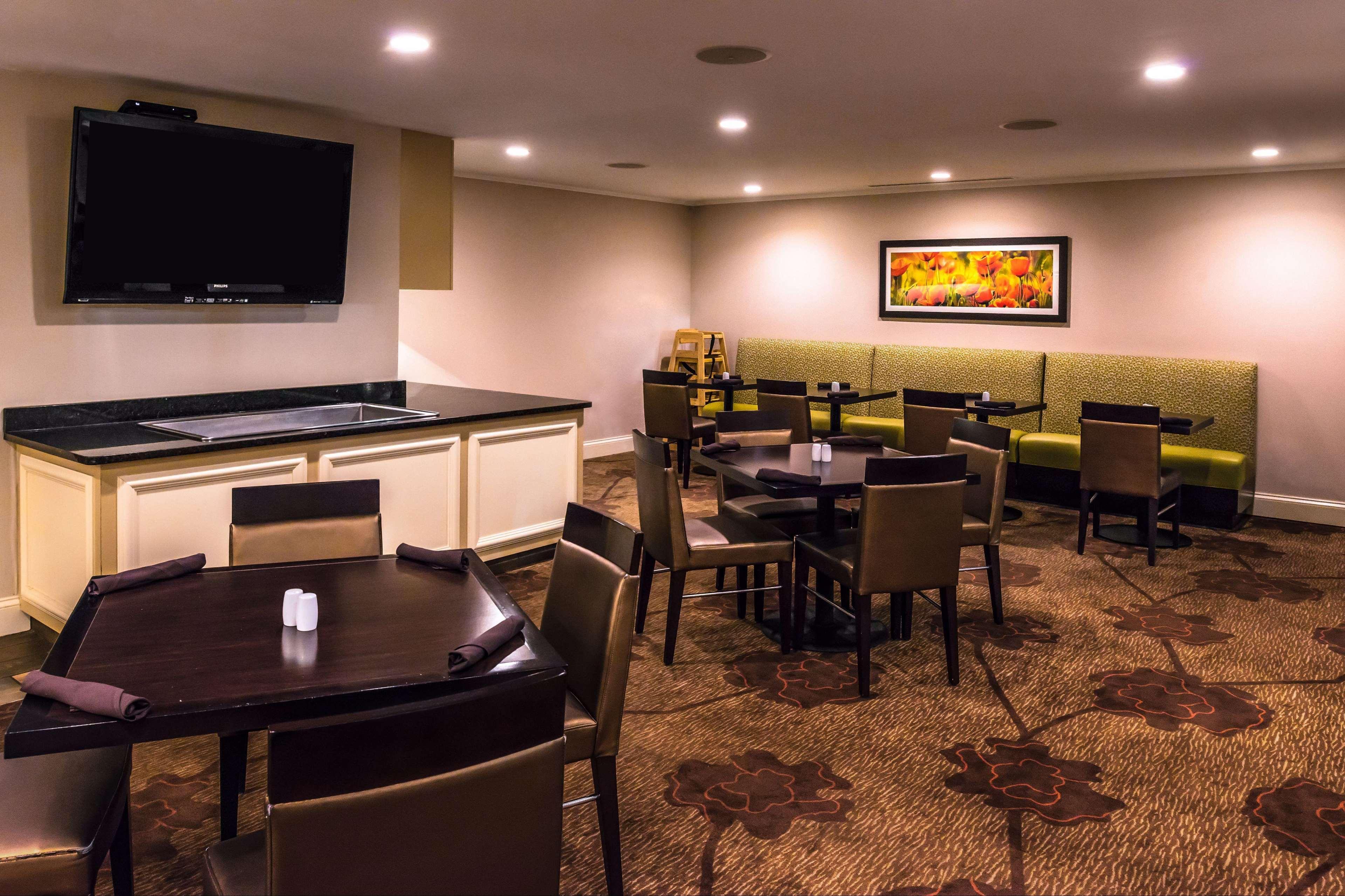 Hilton Garden Inn Detroit Southfield Exterior photo