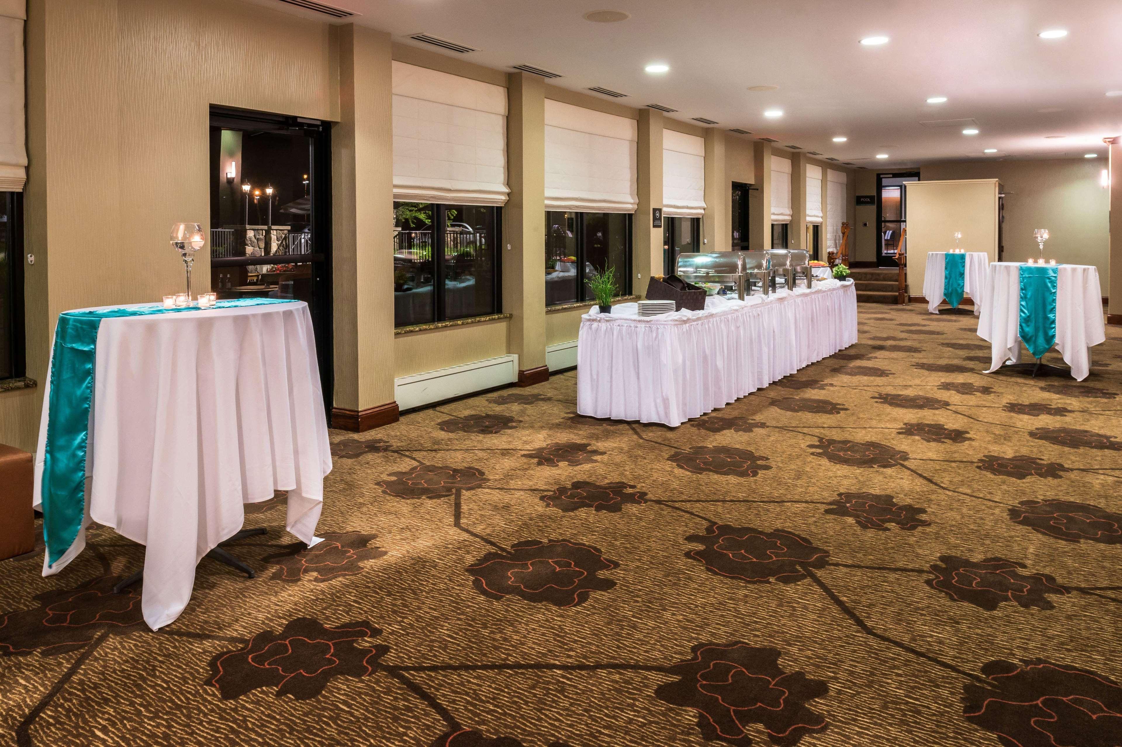Hilton Garden Inn Detroit Southfield Exterior photo