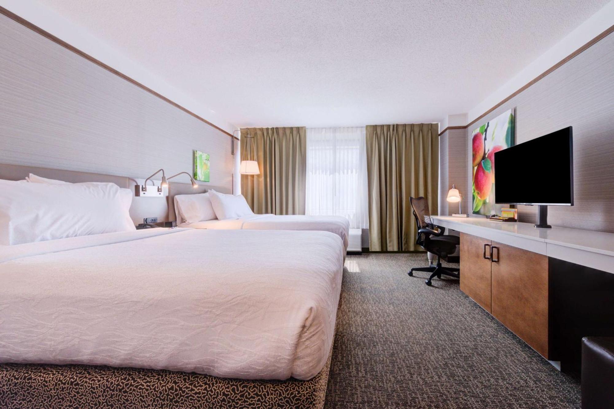 Hilton Garden Inn Detroit Southfield Exterior photo