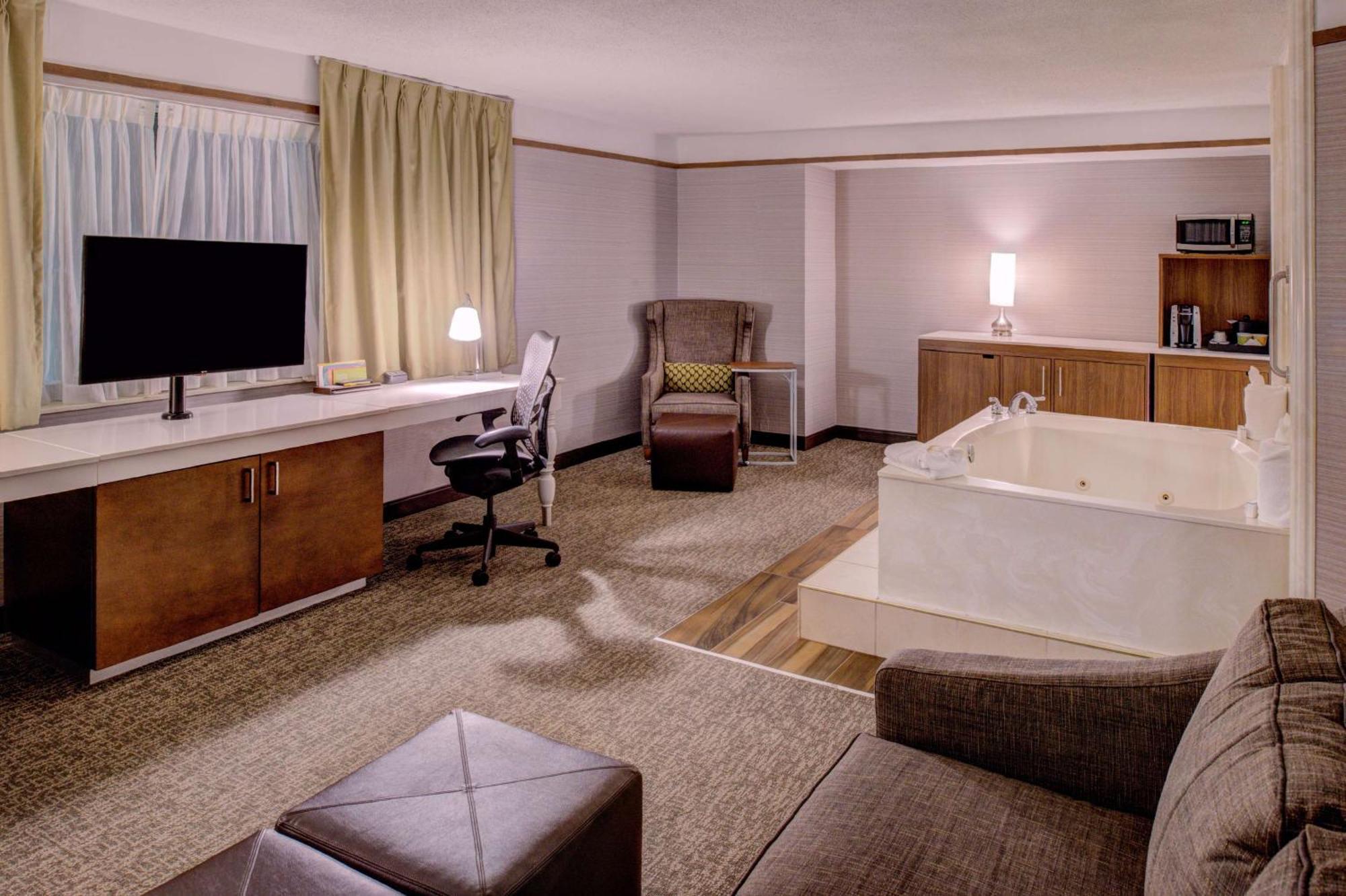 Hilton Garden Inn Detroit Southfield Exterior photo