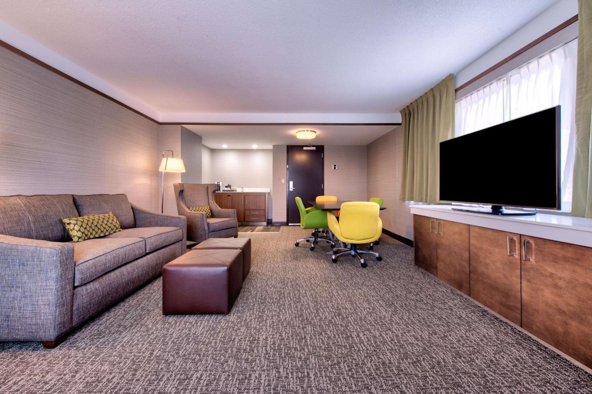 Hilton Garden Inn Detroit Southfield Exterior photo
