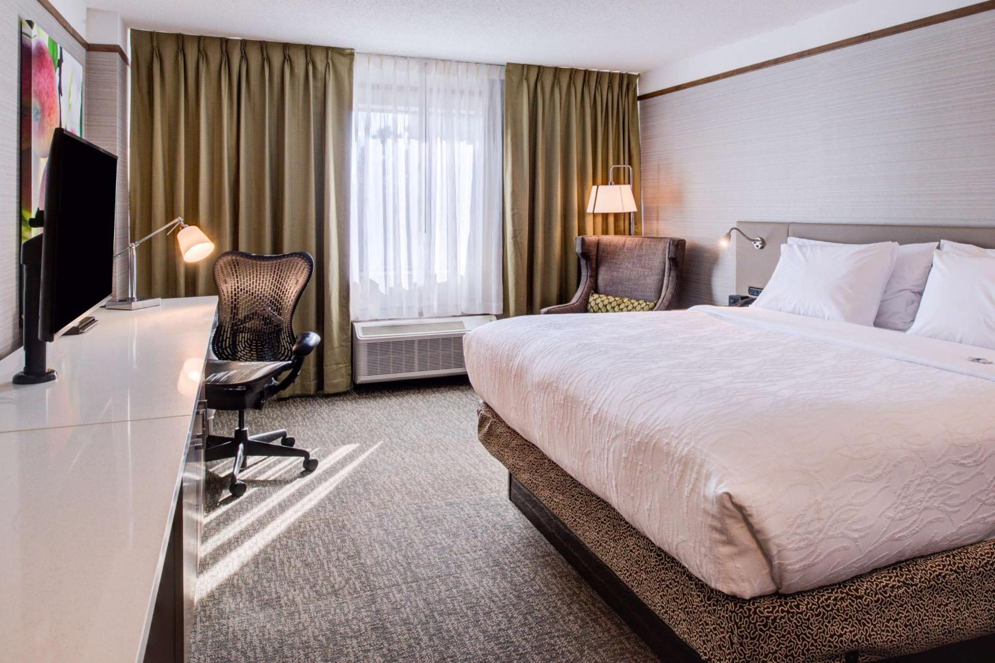Hilton Garden Inn Detroit Southfield Exterior photo